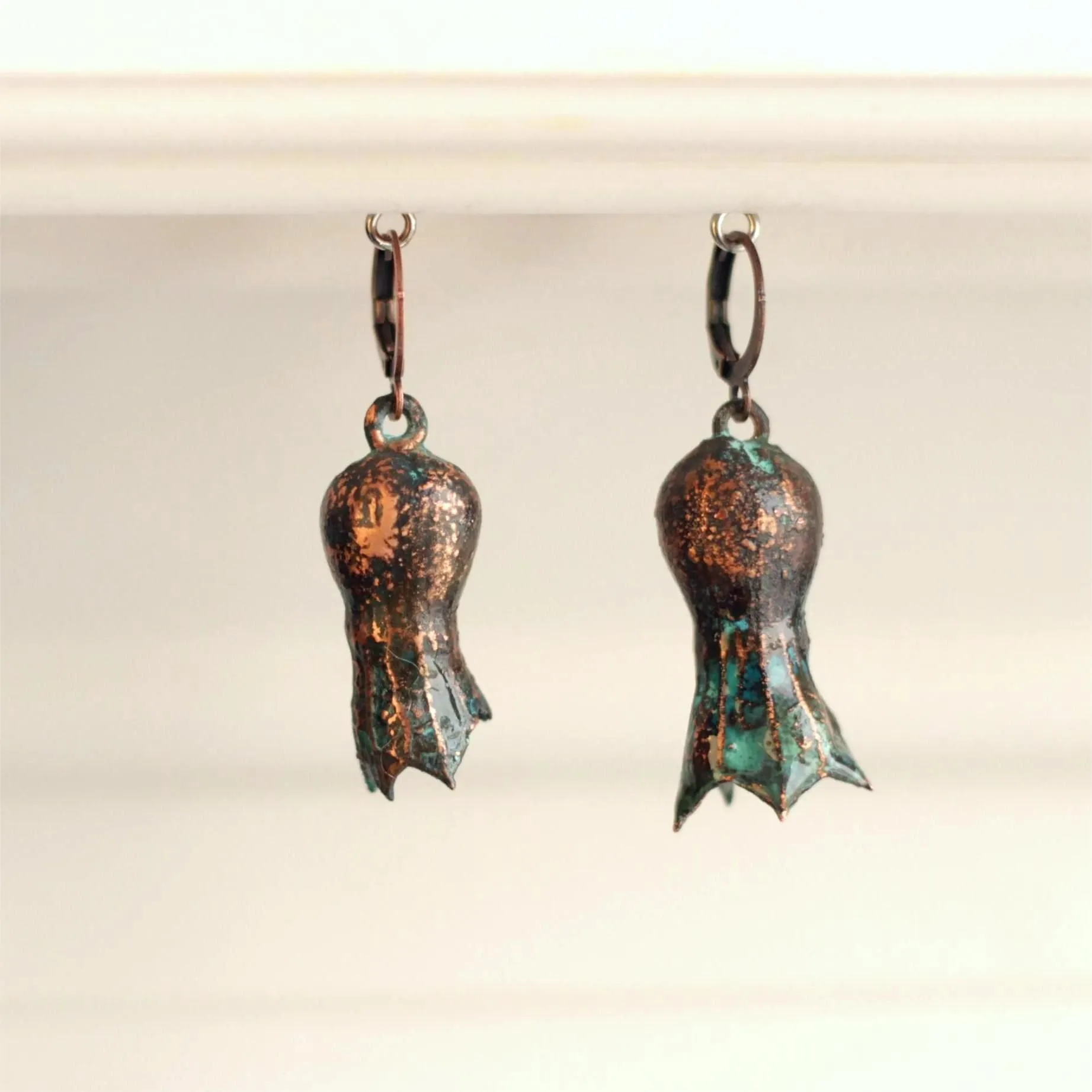 Серьги "Любовный приворот" из цветов белены