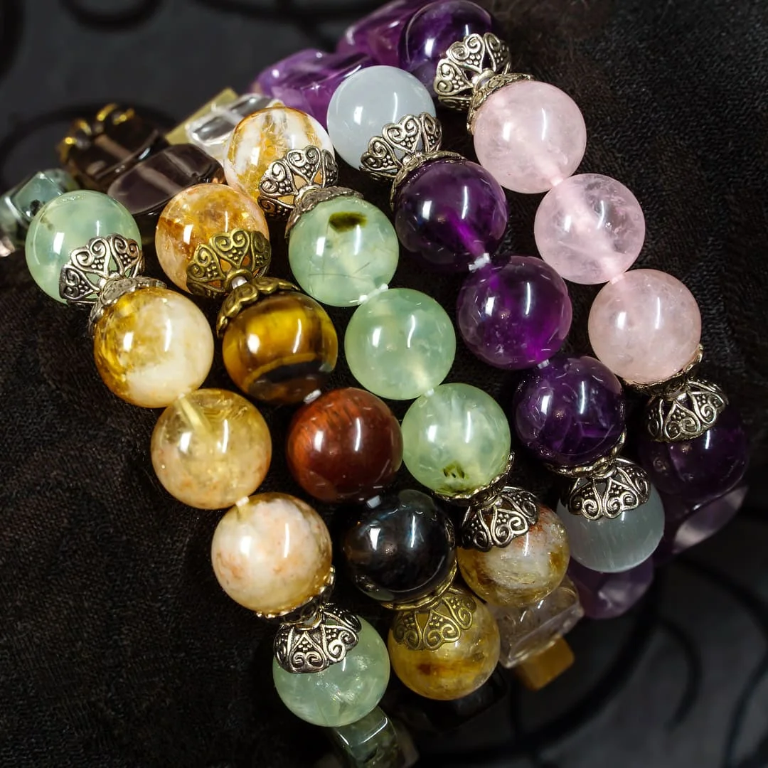 Браслет "Та, кто слышит золото" из натуральных камней