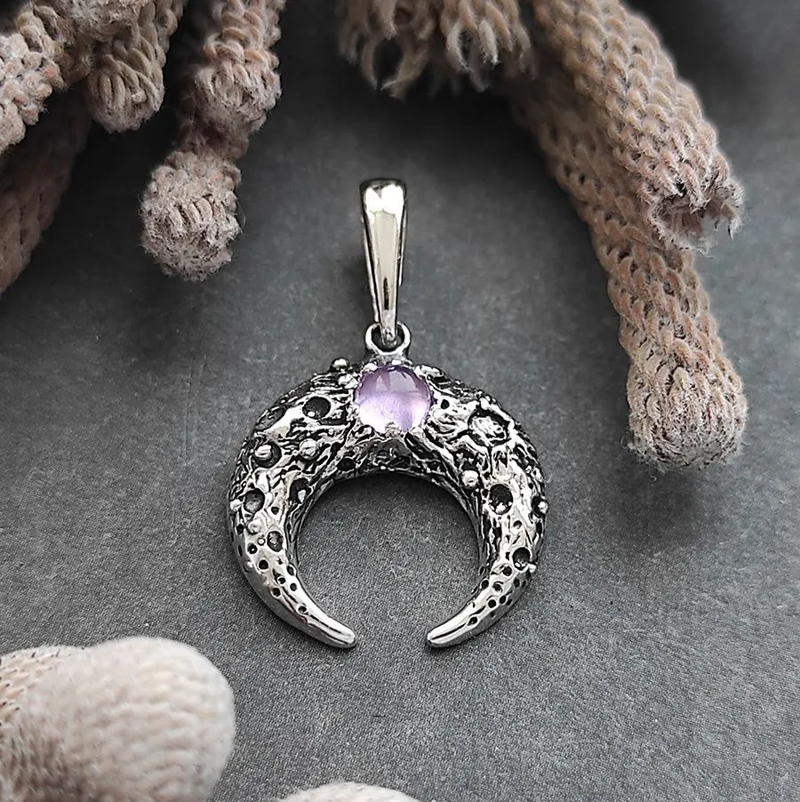 Подвеска "Лунница с лунной поверхностью", аметист