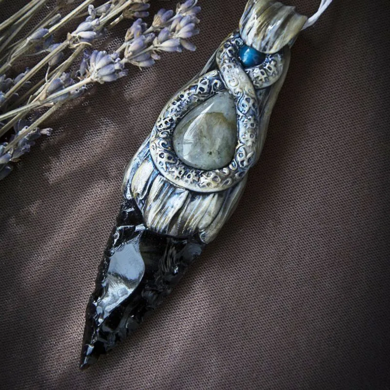 Ритуальный нож-кулон "Лунный", беломорит и кианит