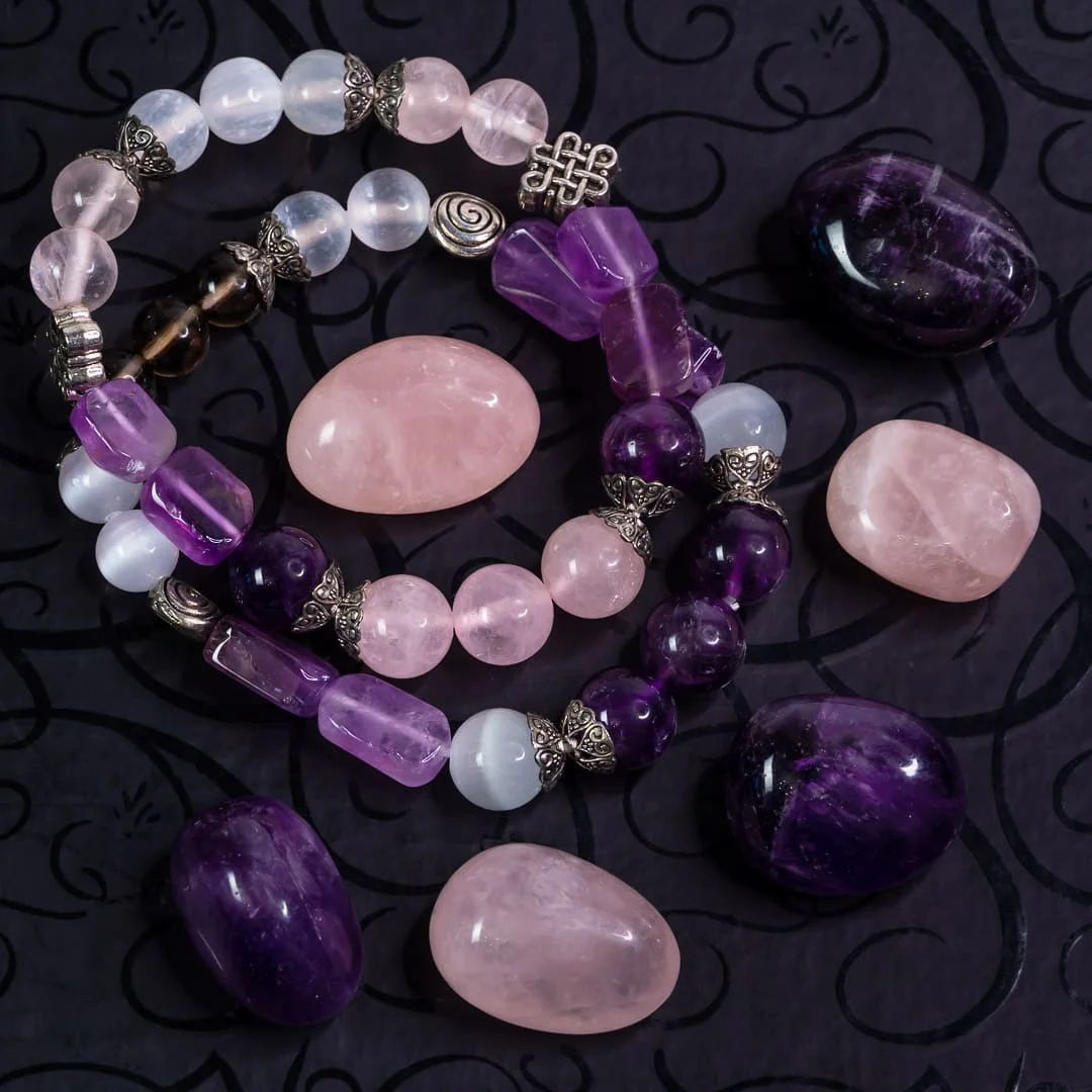 Браслет "Та, кто считает луну сегодня красивой" из натуральных камней