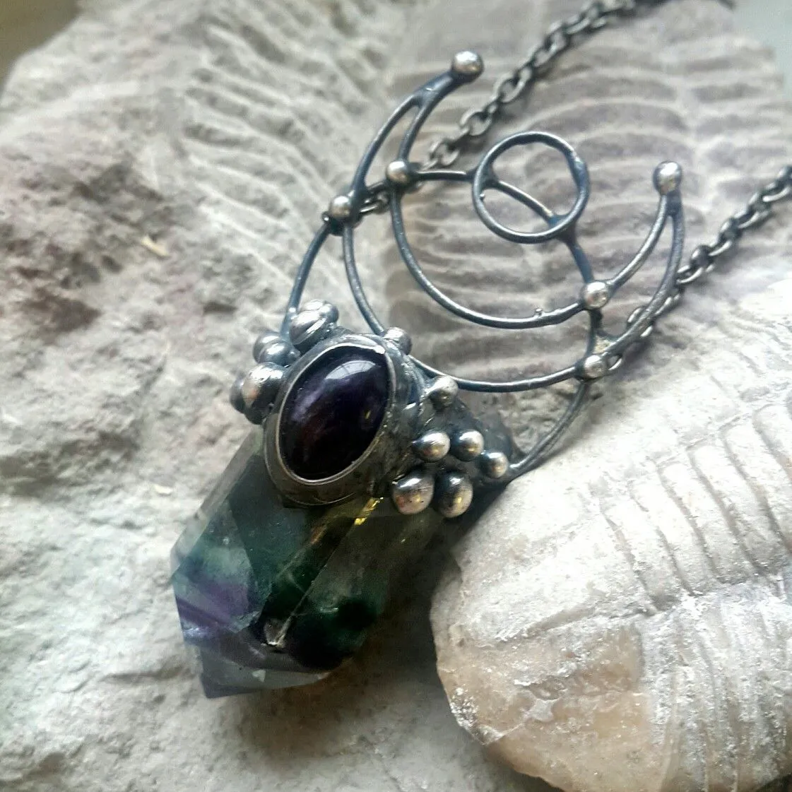 Подвеска "Буря в доспехах" с флюоритом и аметистом