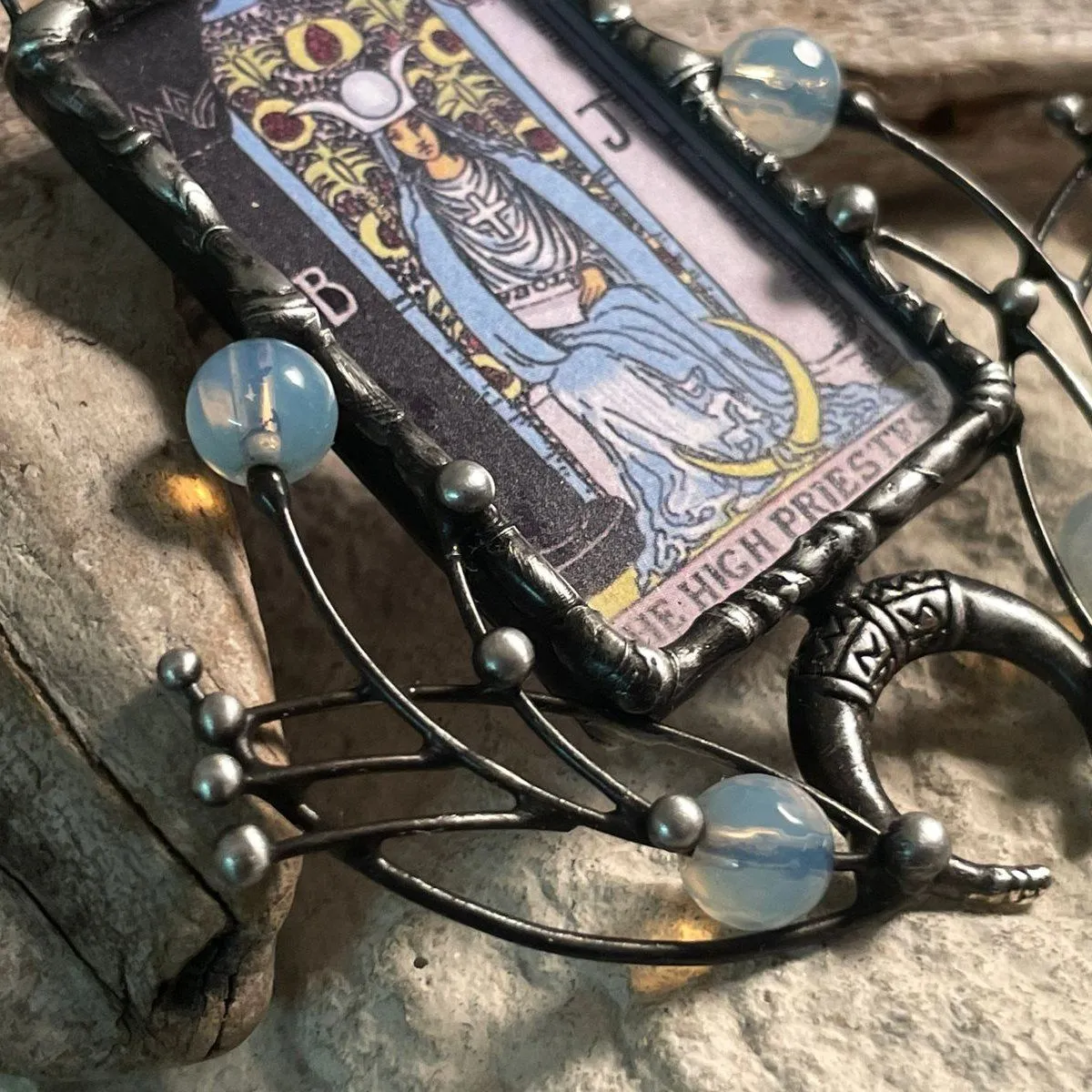 Таро-кулон "Верховная Жрица"