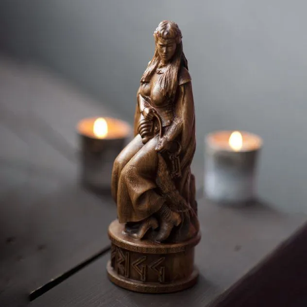 Алтарная статуэтка "Фригг"