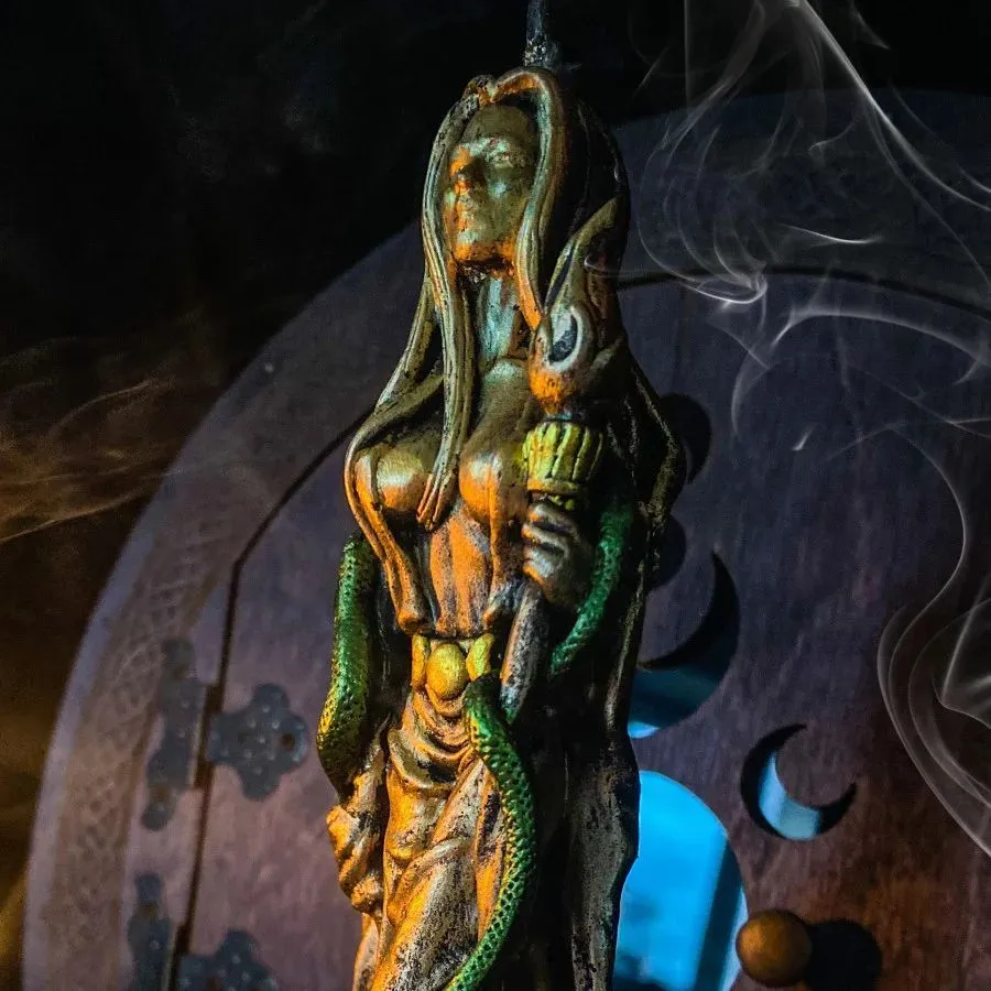 Свеча "Трехликая Геката", восковая, фигурная