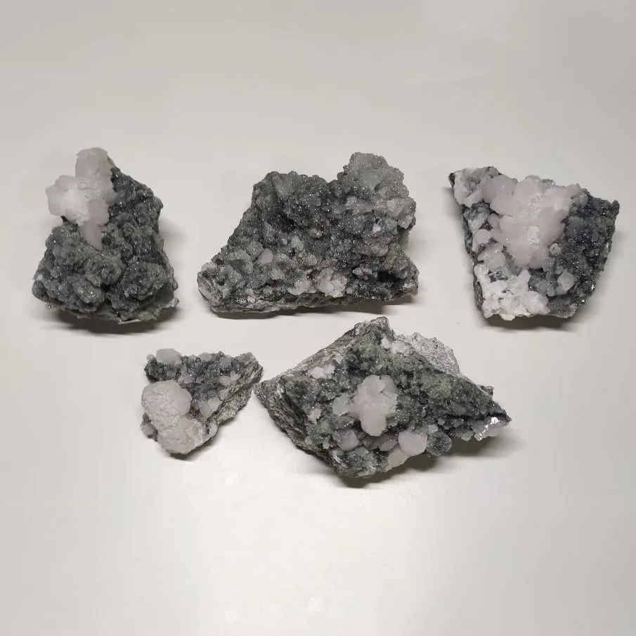 Кальцит на друзе кварца