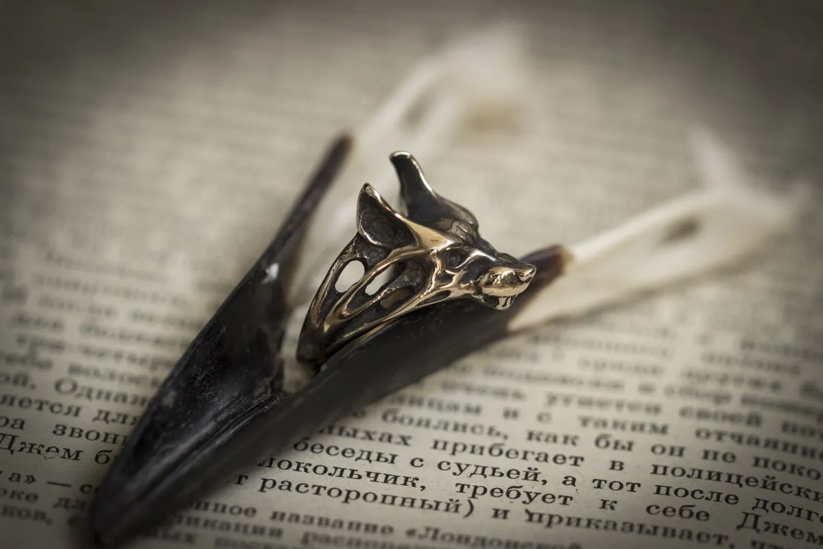 Бронзовое кольцо "Волчица"