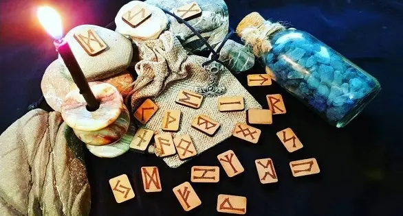 Скандинавские руны: правила гадания и расклады