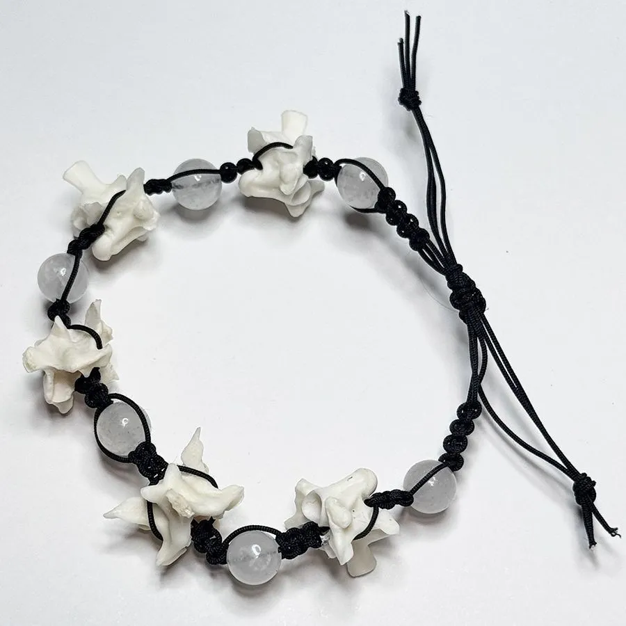 Браслет "Алхимия Тени и Света" со змеиными позвонками и лунным камнем