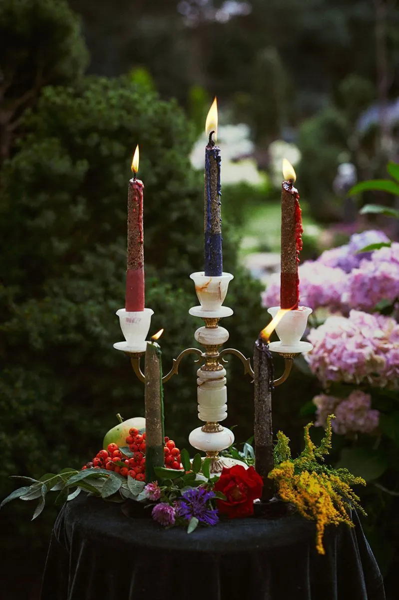 Свеча восковая зеленая с травами "Миллионер"