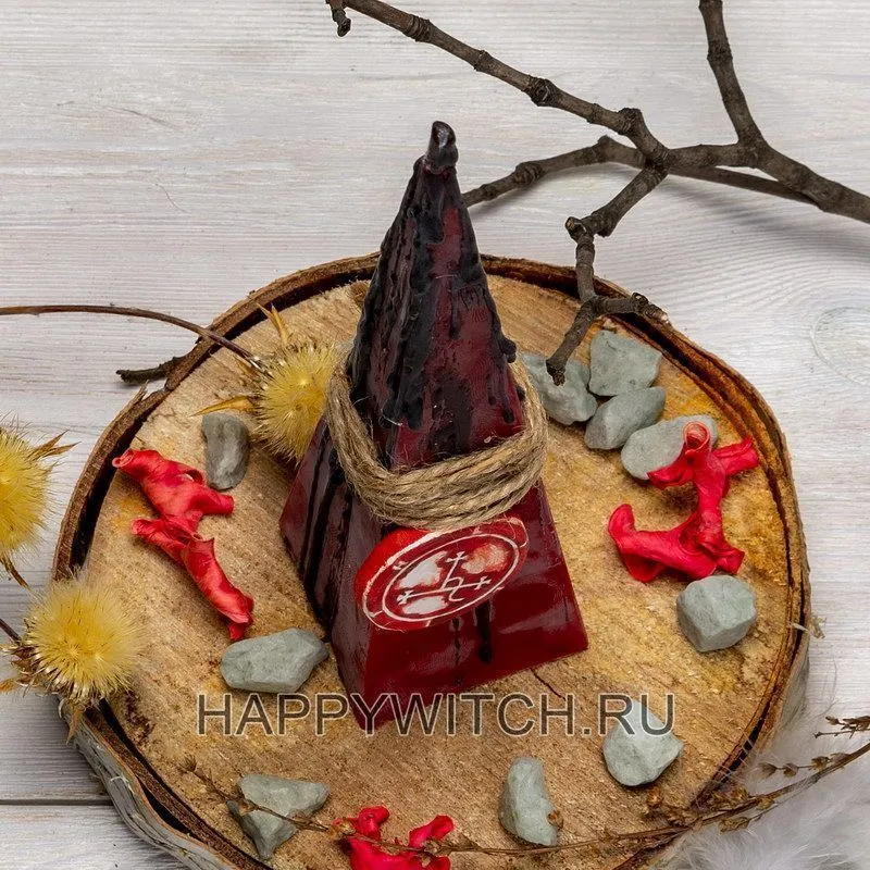 Свеча "Любовный оберег от Лилит" с амулетом