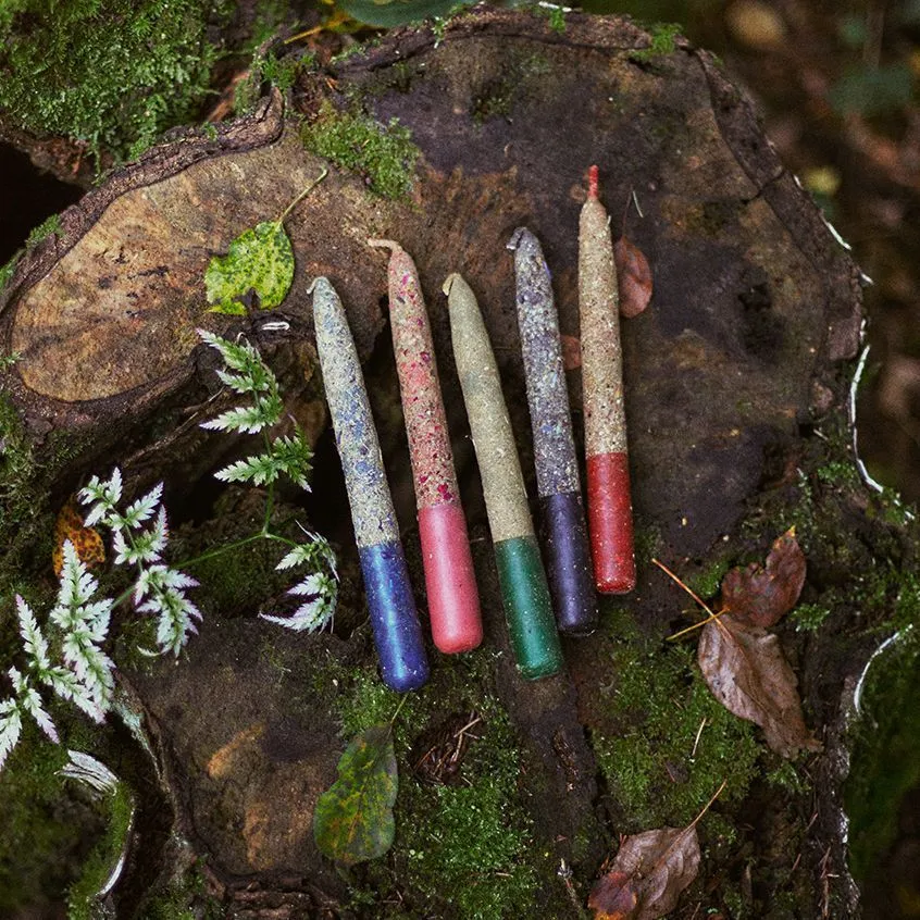 Свеча восковая синяя с травами "Интуит"