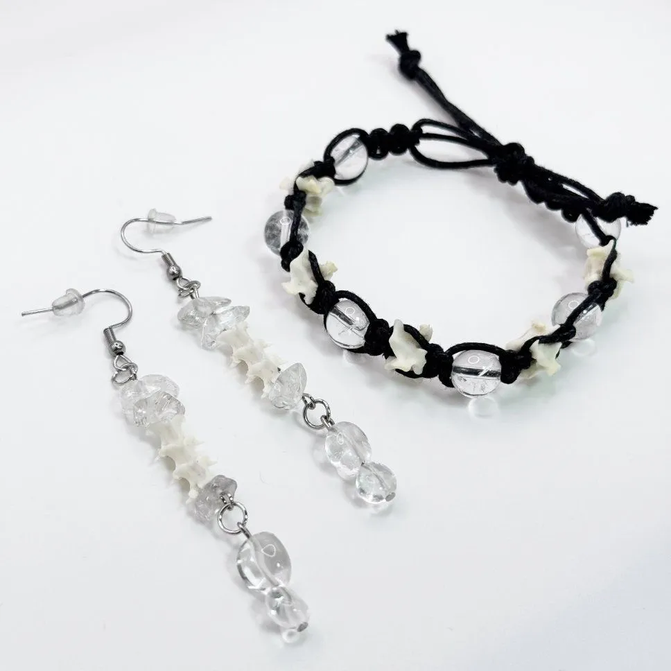 Серьги "Королевская мудрость" с позвонками змей и горным хрусталем