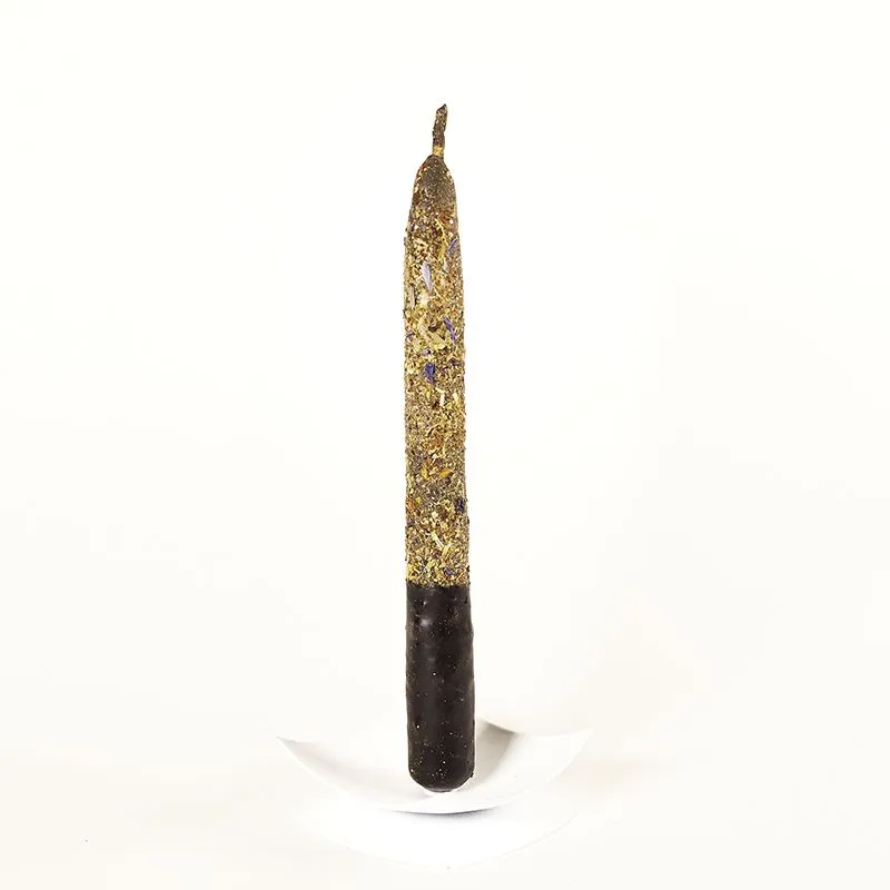 Свеча восковая черная с травами "Страж"