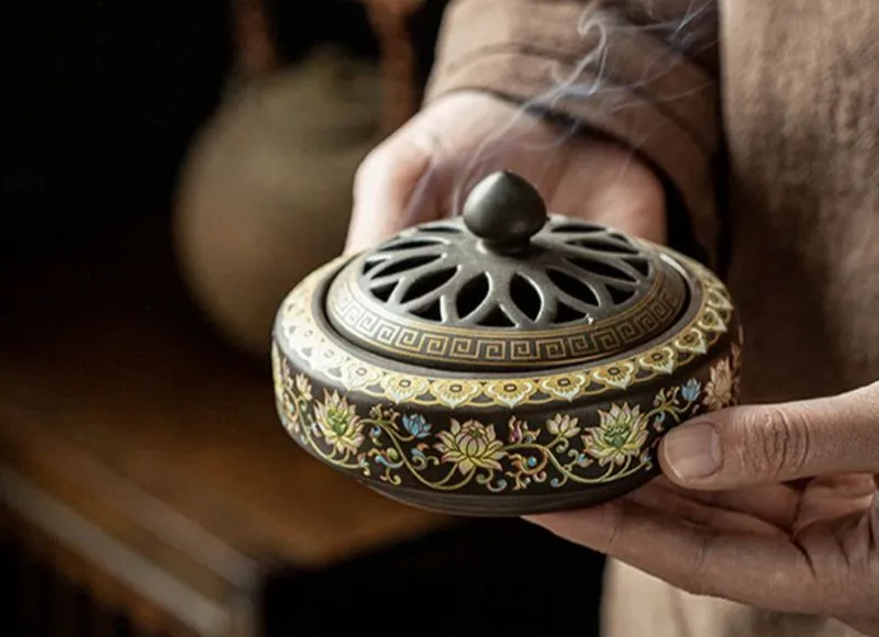 Храм для аромата: курильницы для благовоний