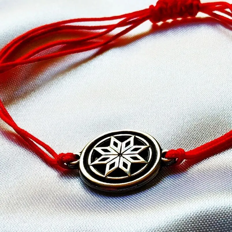 Браслет с красной нитью "Алатырь"