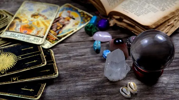 Карты Таро «Мечи»: их значение в разных раскладах