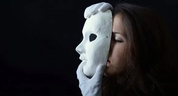 Маскированная депрессия: как отличить от других заболеваний и избавиться от нее