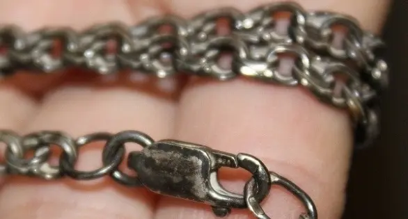 Чем можно почистить серебряную цепочку от потемнений и негативной энергии