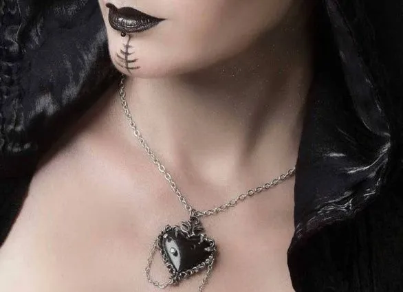 Новинки февраля: Между тьмой и светом