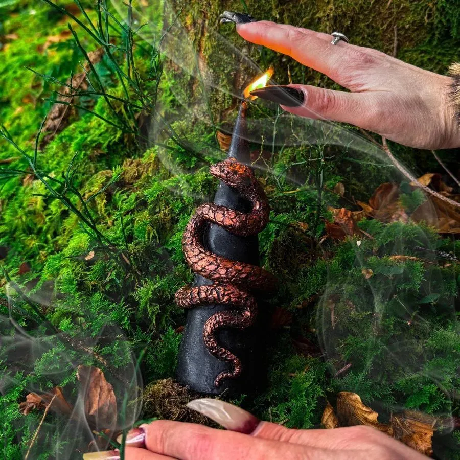 Свеча "Змеиная Хватка", восковая