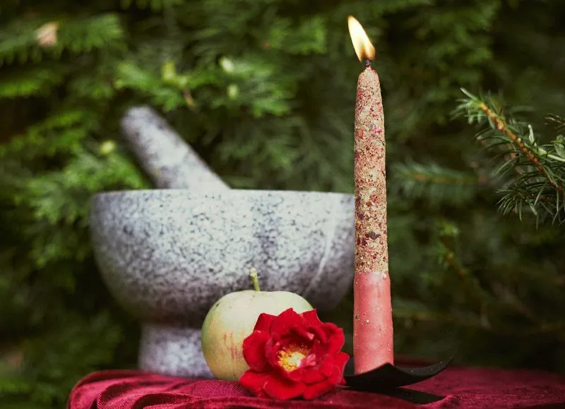 Травяные свечи: магия огня и трав