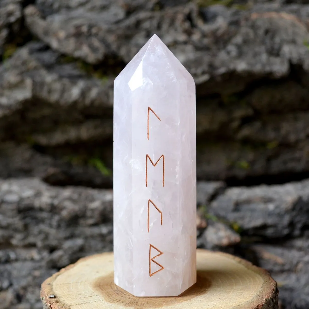 Обелиск "Заклинание любви"