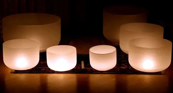 Хрустальные поющие чаши: сила звукотерапии