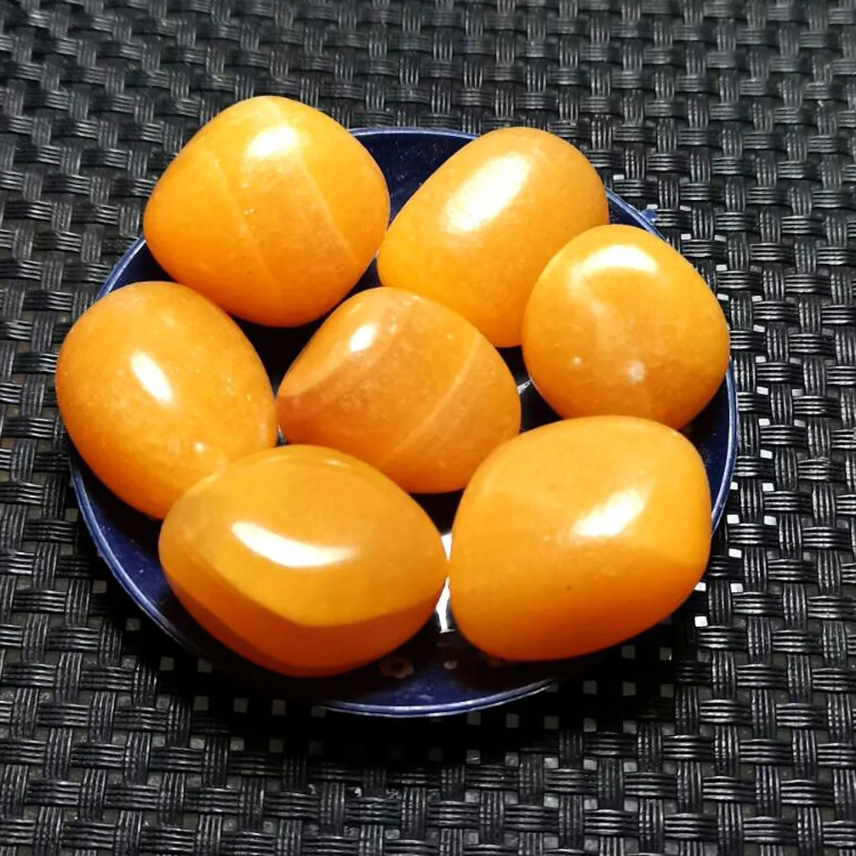 Кальцит золотой, галтовка 2-2,5 см (ок. 25 г), 1 шт.