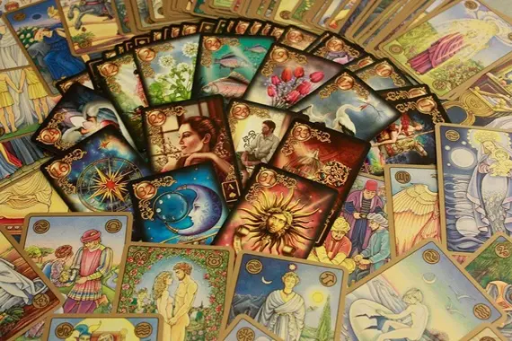 Что означают сочетания карты Таро «Суд» с другими картами