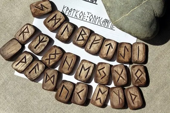 Гадания язычников на древних славянских рунах