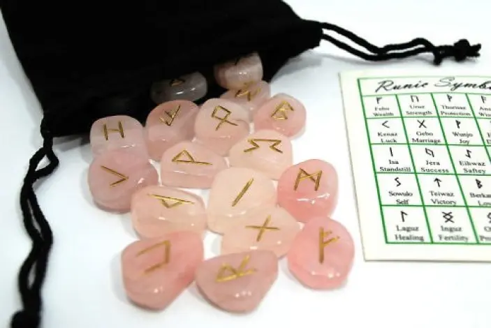 Руны из розового кварца