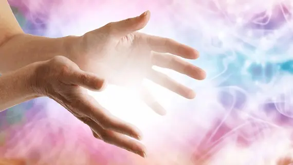 Сразу после пробуждения, выполнив радужный настрой, лягте поудобнее, не скрещивая ноги