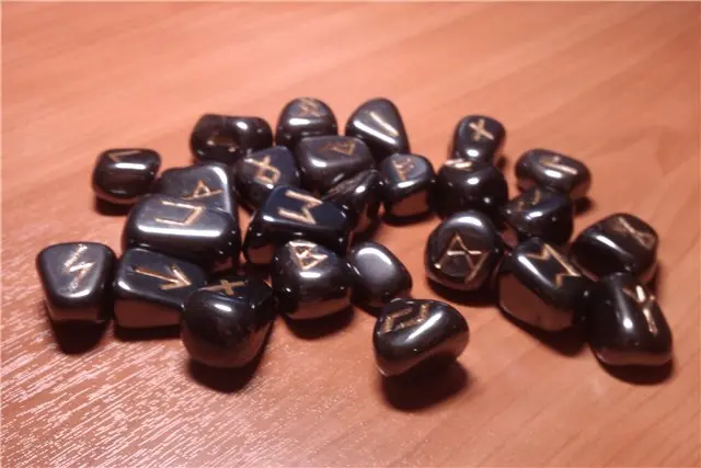 Руны из натурального камня