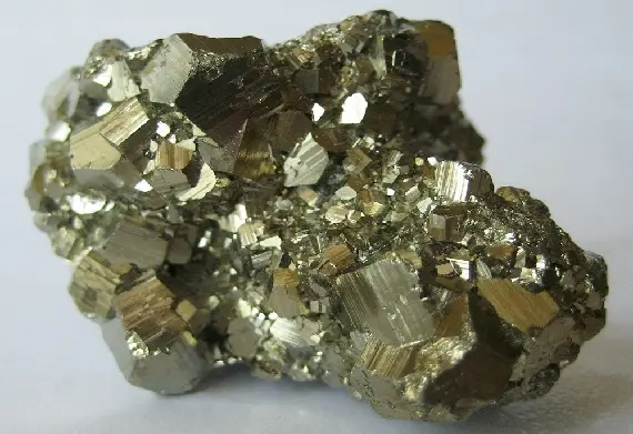 Виды природных камней_Пирит