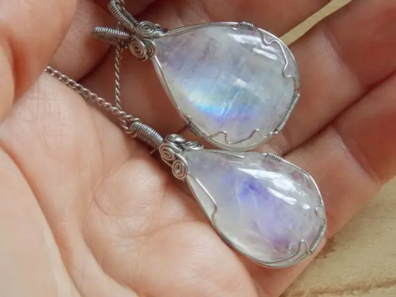 серебряная подвеска с лунным камнем 