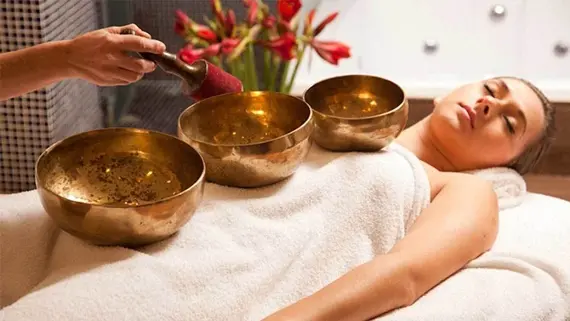 История возникновения лечения поющими чашами