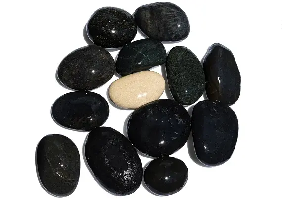 Черные и белые натуральные камни
