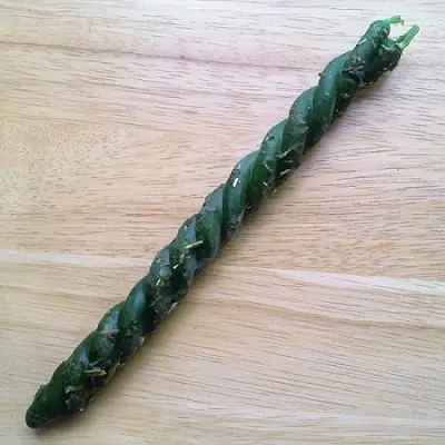 Приворот на зеленые скрученные свечи