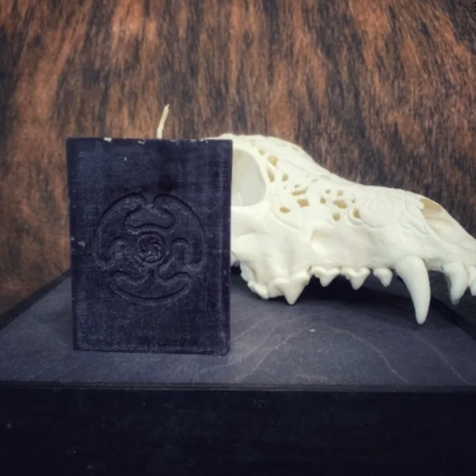 Геката ритуальная свеча.png