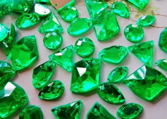 Зеленые натуральные камни