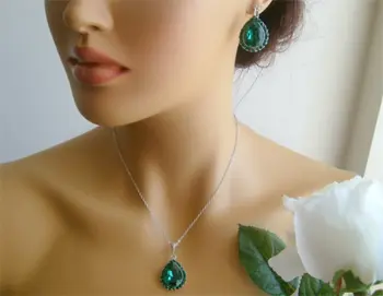 Бижутерия из зеленых камней