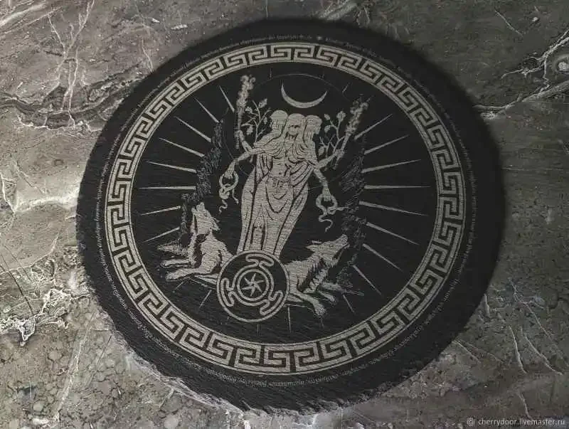 триединая богиня.jpg