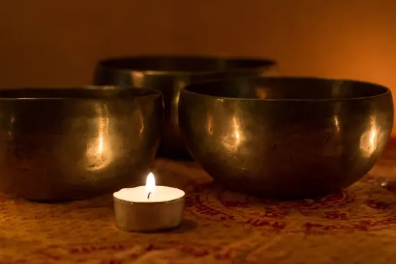 Звукотерапия как метод лечения поющими чашами