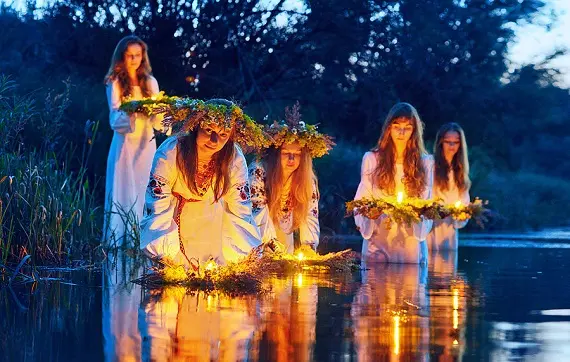 Праздник Лита_сбор трав венки_праздник Лита.jpg