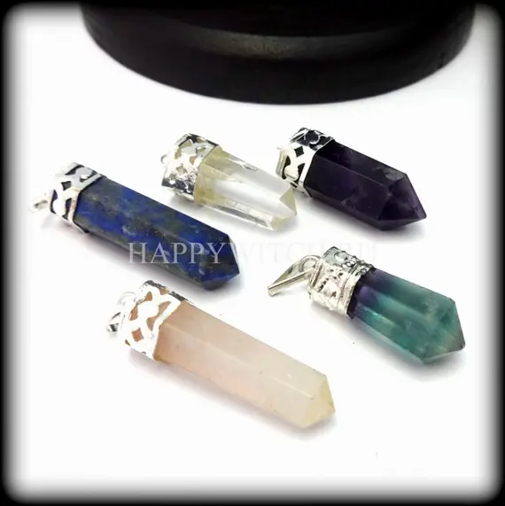 Как защитить ауру кристаллами в виде амулетов