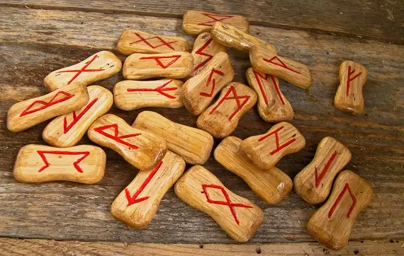 Гадание на рунах на любовь руны_гадание на рунах на любовь.jpg