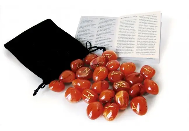 Руны из карнеола