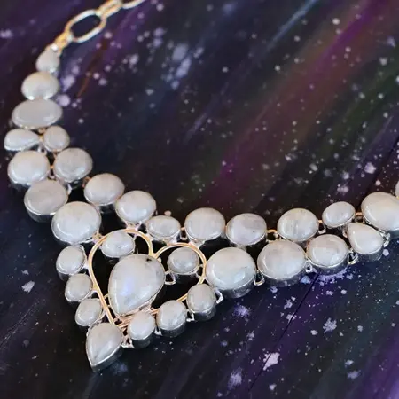 Колье с лунным камнем