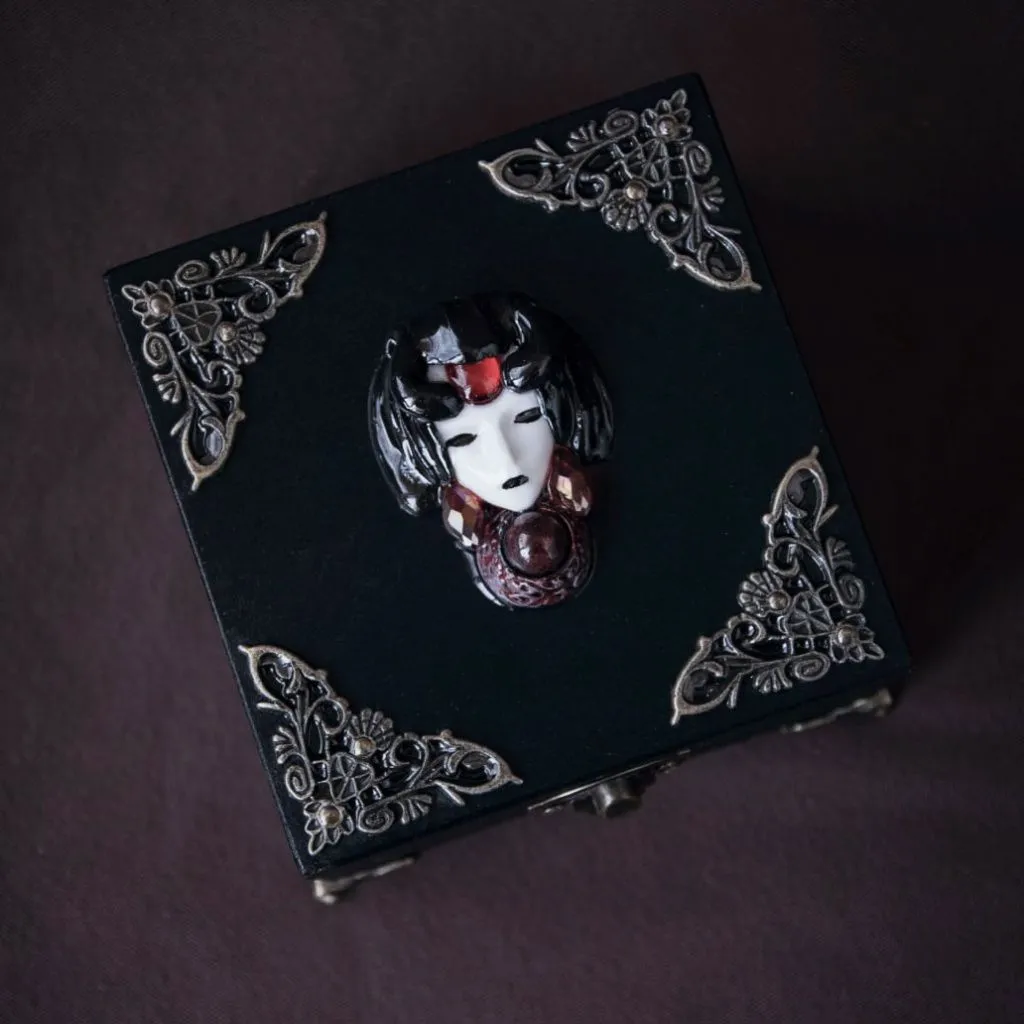 лилит шкатулка3.jpeg